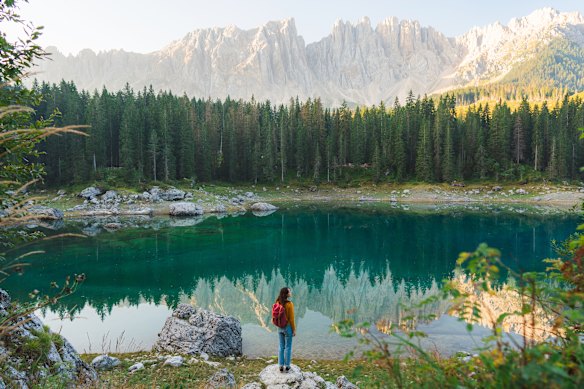 An alpine lake along the trail.