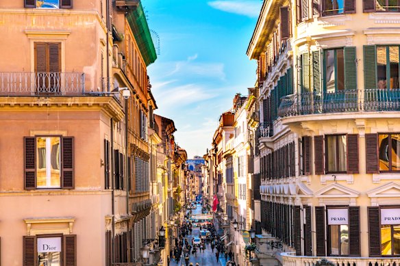 Hotel d’Inghilterra is within walking distance to the well-heeled Via Condotti. 