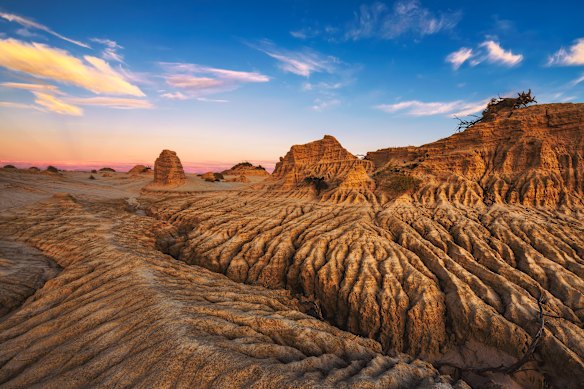 Sunset over the Walls of China in Mungo National Park, NSW.