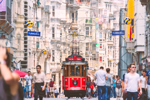 Enjoy an eye-popping encounter with megacity Istanbul.