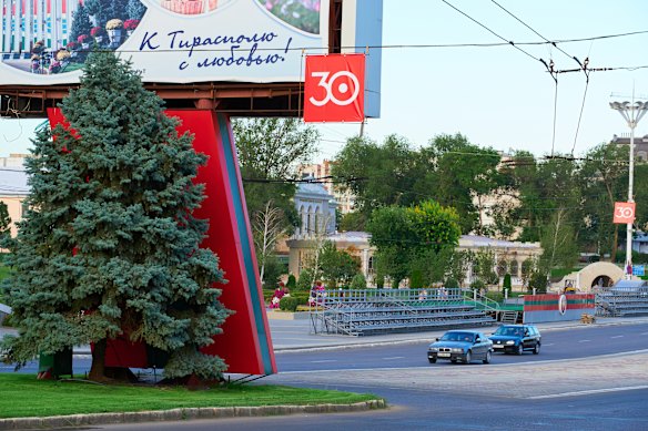 A shot of downtown Tiraspol,which does not regard itself as part of Moldova. It is, instead, the self-styled capital of Transnistria.