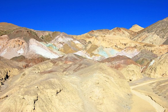 Artists Palette, the colourful rock formation on the Artist Loop drive.