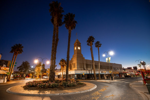 Mildura has entered a snap lockdown after case numbers went from one to 37 in a week.