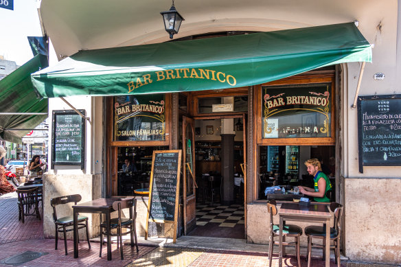 Bar Britanico: classic corner cafe.