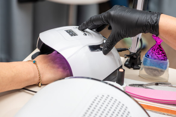 Nail dryers emit UVA light – a potential risk factor for skin cancer.