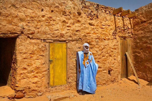 Você encontrará homens com vestes azuis esvoaçantes e mulheres com metros de tecido colorido.