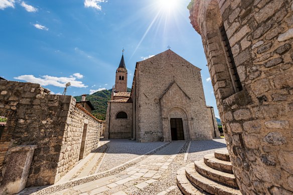 The medieval cathedral of Venzone was destroyed by a 1976 earthquake and rebuilt between 1988 and 1995. 
