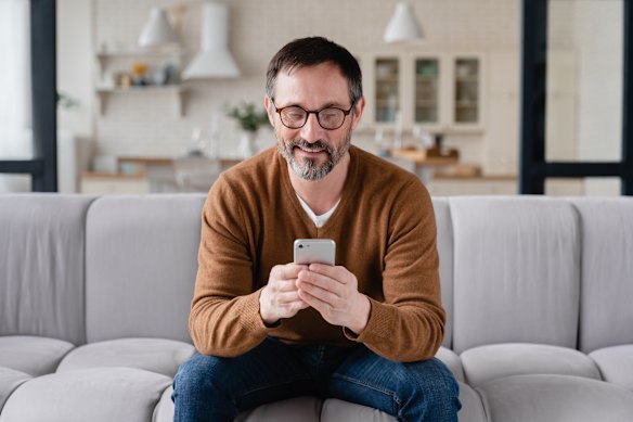 Finding excuses to text someone can be a “limerent urge”.