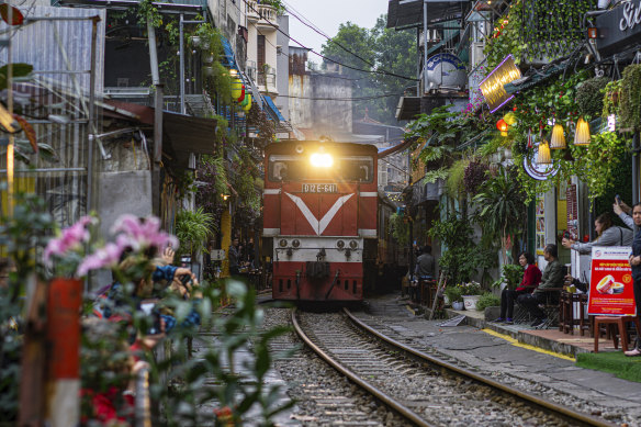 “Train street″⁣ in hanoi’s Old Quarter.