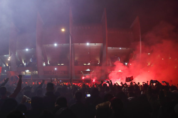 PSG fans were allowed to gather outside the stadium despite the government ban on gatherings of more than 1000 people.