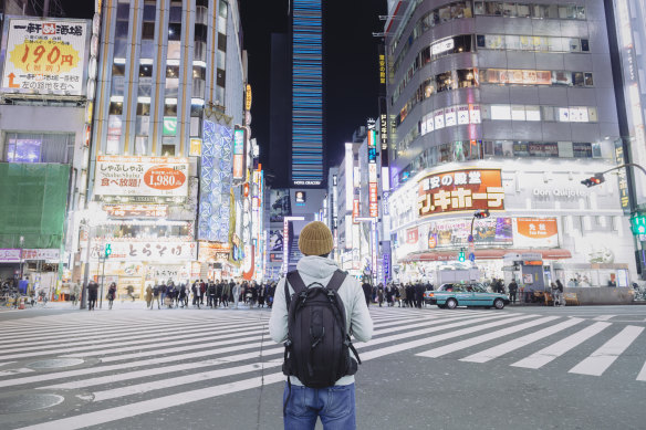 Australians are flocking to Japan in record numbers, taking advantage of a weak yen.