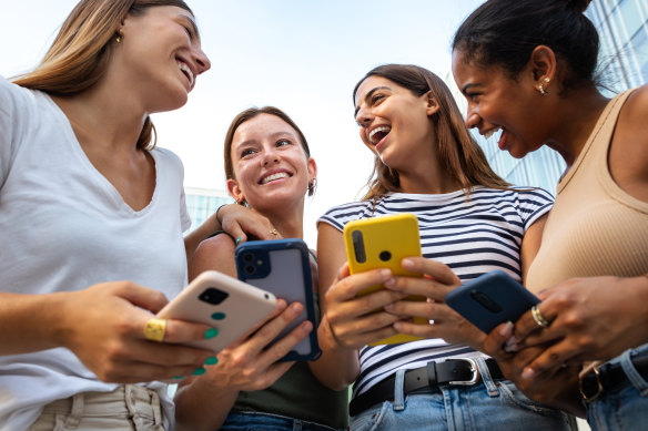 There are positives and negatives to popularity in high schools, say experts.