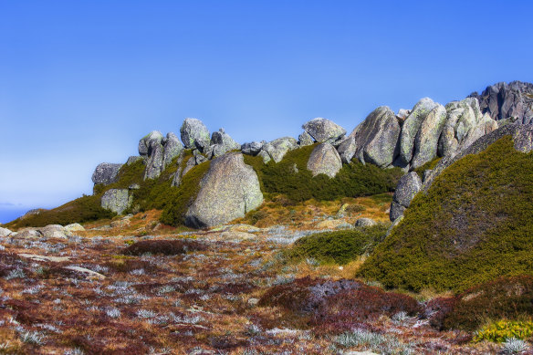 Rocky boulders on a peak in Kosciuszko National Park.