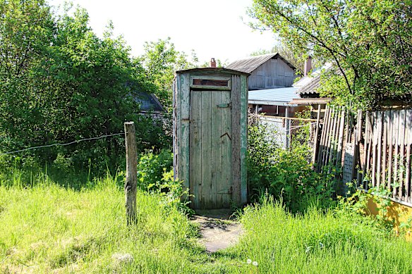 There’s hardly a great Australian book that doesn’t feature exterior sanitation.