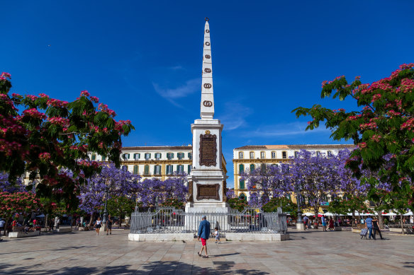 A sunny afternoon at the Plaza de la Merced.