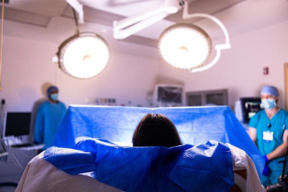 Women having planned abdominal surgery should be able to ask to have their Fallopian tubes removed at the same time.