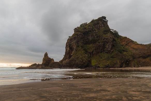 Pedra do Leão, Praia de Piha.