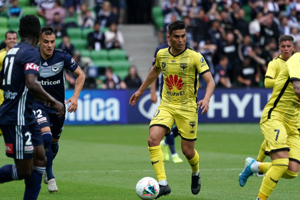 Ulises Davila in action during round 10 against Melbourne Victory. 