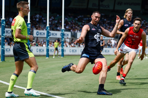 Jacob Weitering lets fly with a kick in defence.