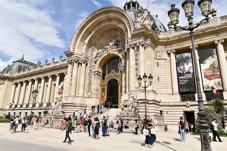 L'entrée est gratuite et les sols en mosaïque et les plafonds peints sont époustouflants au musée du Petit Palais.