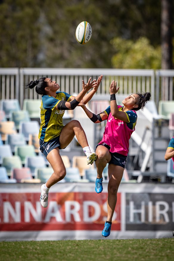 Trillen Pomare and Pauline Piliae do some high ball training.