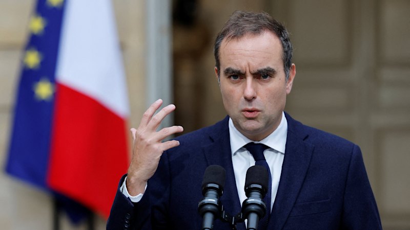 Out on Monday, back on Friday: Macron recycles French PM