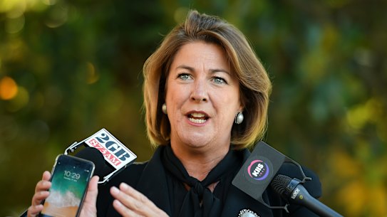 Water Minister Melinda Pavey is at odds with Natural Resources Commissioner John Keniry.