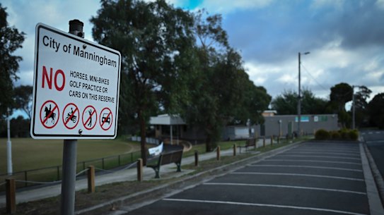 Groups of teenagers and young men are using dating apps to lure, violently assault and rob men in Melbourne parks before posting footage they capture of the disturbing attacks on social media.