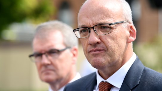 Luke Foley says he will not contest election as Labor moves to elect new leader