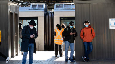 The number of people wearing face masks on Sydney public transport remains at 30 per cent.