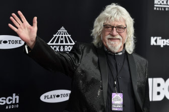 Graeme Edge, drummer for The Moody Blues, waves on the red carpet before the Rock & Roll Hall of Fame induction ceremony April 14, 2018, in Cleveland.