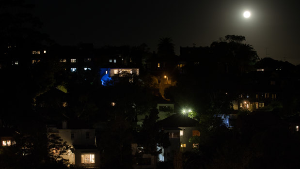 The moon rises over apartments in Coogee, where most people are still self-isolating.