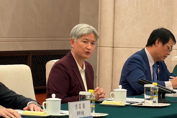 بين وونغ في بكين خلال اجتماع يوم الأربعاء.