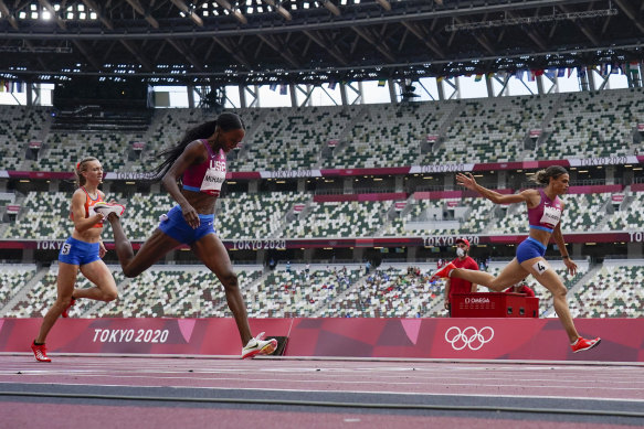 Americans Sydney McLaughlin (right) and Dalilah Muhammad hit the finish line.