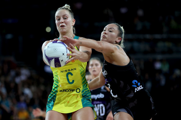 Jamie-Lee Price and Whitney Souness contest the ball.