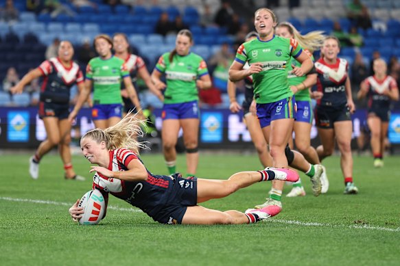 Tarryn Aiken scores the try that seals the deal for the Roosters. 