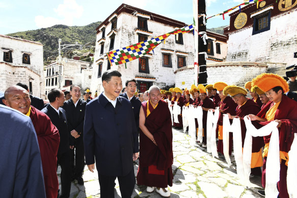 Xi visits the Drepung Monastery in Lhasa.