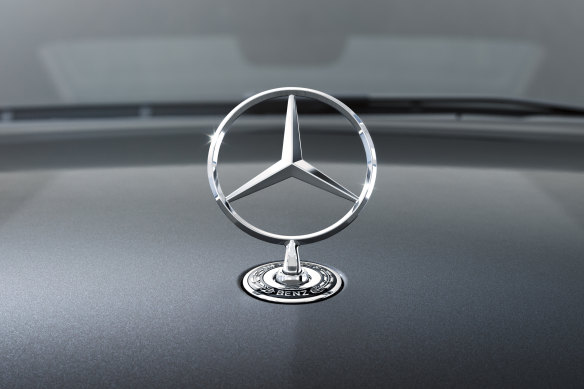 Mercedes logo.