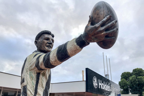 The Bob Rose statue, outside the Holden Centre.