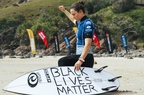 Wright taking a knee during the 2020 Tweed Coast Pro.