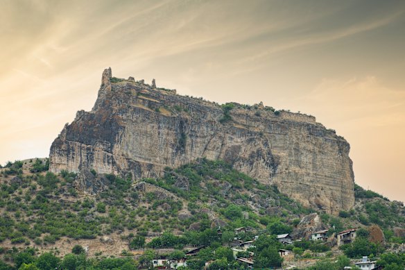 The Tomb of Ashot the Great is located at Ardanuc Castle.
