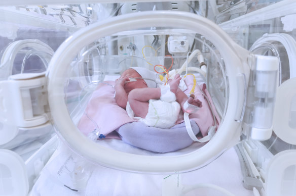 “It would be perfectly reasonable for a hospital to toss a coin to decide whether a baby gets 30 per cent or 21 per cent oxygen,” Professor Paul Komesaroff, director of the Centre for Ethics in Medicine and Society, told me, “and there would be nothing unethical about that.”