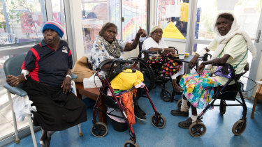 Gayle Gibson, Irene Wilpinda, Wentja Napaltjarri and Rosie Parson chat at the Purple House, which provides dialysis treatment in Alice Springs. 