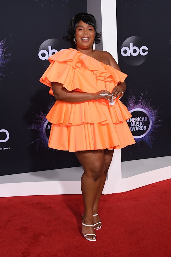 Lizzo arrives at the American Music Awards.