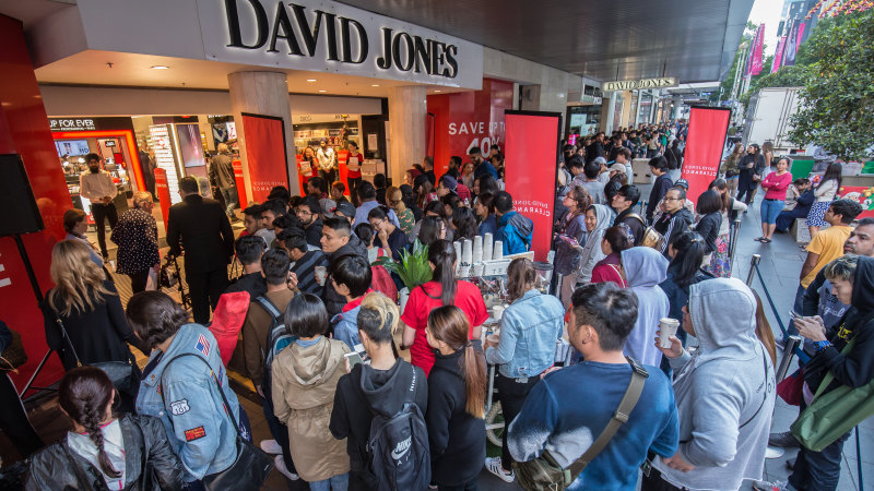 Bargain hunters up before dawn for Boxing Day sales
