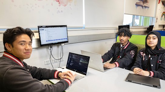 Year 12 students at The Ponds High School, Xavier Martinez, Aarush Veloremahender, and Zuha Nadeem explore articial intelligence tool NSWEduChat.
