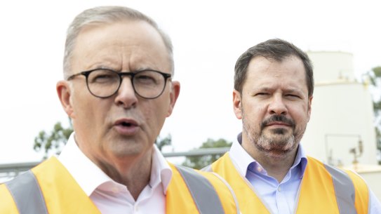 Opposition Leader Anthony Albanese and Shadow Minister for Industry and Innovation Ed Husic will unveil a plan to invest $1bn in Australian tech firms.