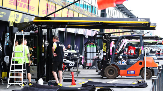 The Formula One pack-up begins at Albert Park.