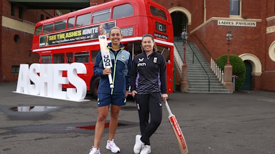 Ash Gardner of Australia and Tammy Beaumont of England pose for a photo on Wednesday at the SCG ahead of the Women’s Ashes.