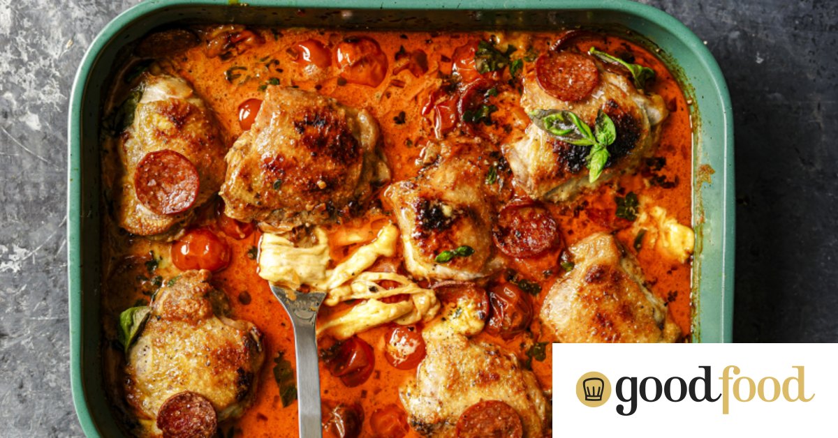 Pizza chicken traybake recipe with pepperoni, mozzarella and roasted